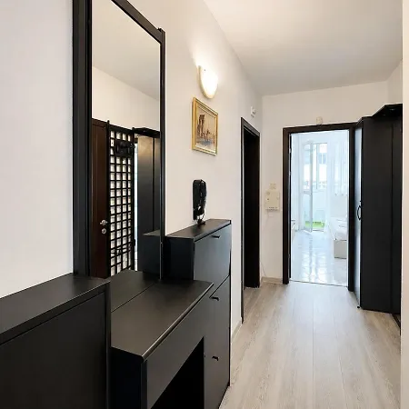 Blue Lagoon 1br Apartment Warna